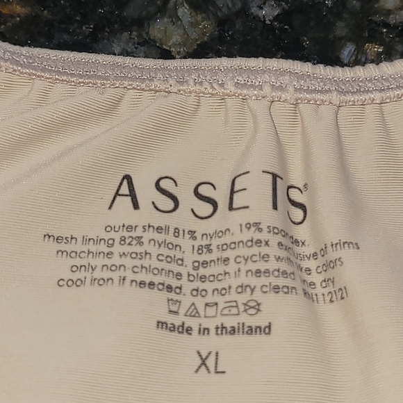 XL ASSETS by Sara Blakely Tan Sleeveless Shapewear Lined Camisole - Picture 4 of 4